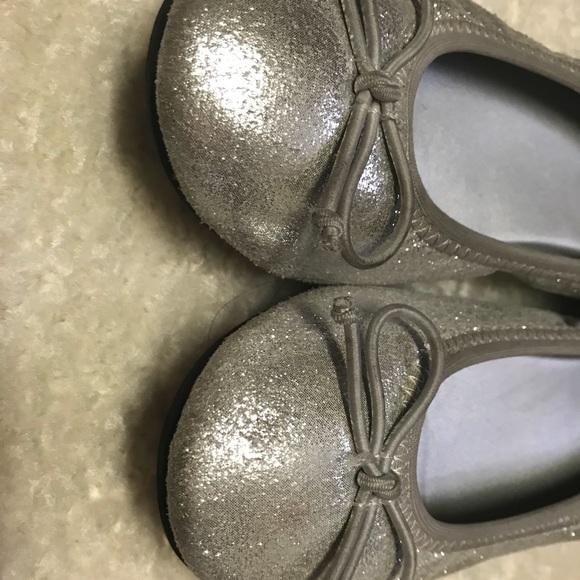 Ballet shoes for little girls - Picture 3 of 5